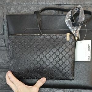 🦚 Anne Klein handbag.